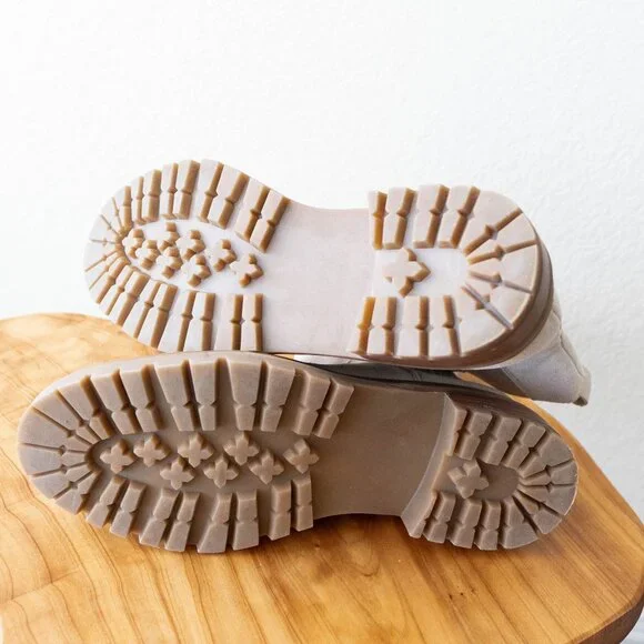 STEVE MADDEN CHELSY BEIGE CHELSEA ANKLE BOOTIES SZ 9.5 - Picture 6 of 8